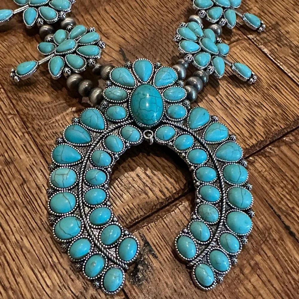 Turquoise statement necklace - Picture 2 of 5
